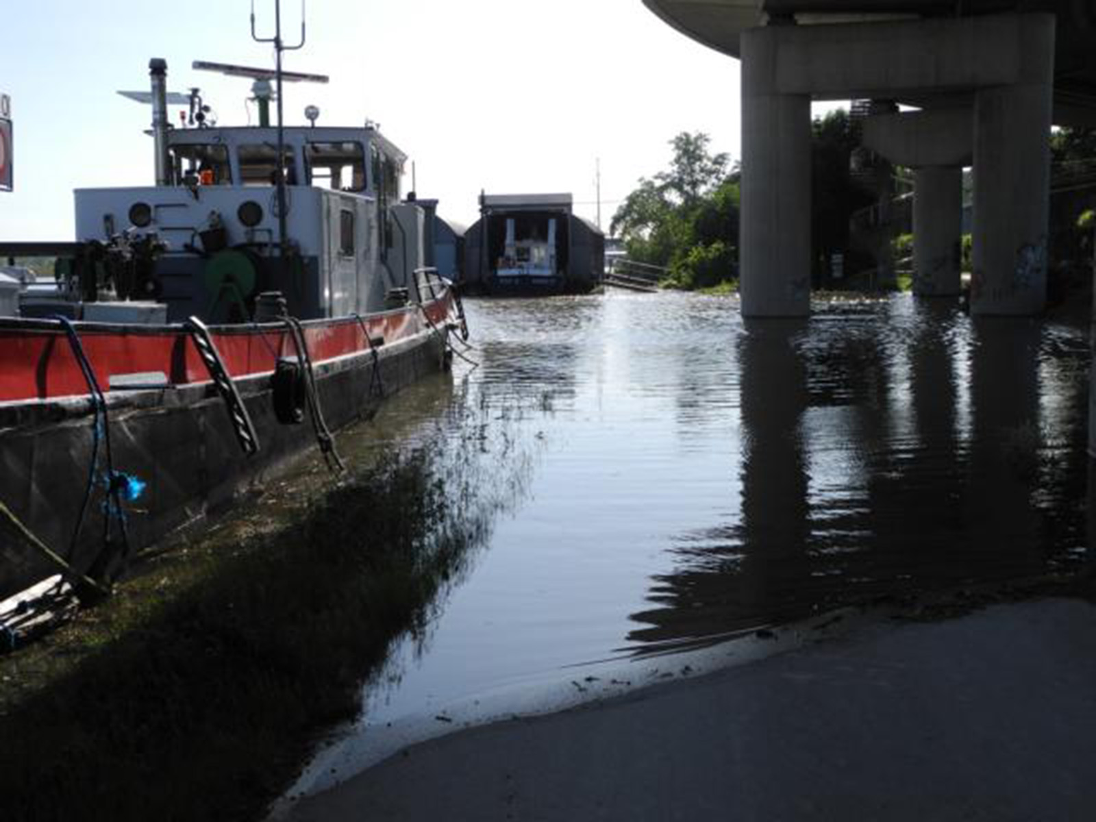Der Weg zum Winterhafen ist komplett überflutet...