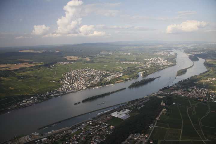 Der Rheingau aus der Luft